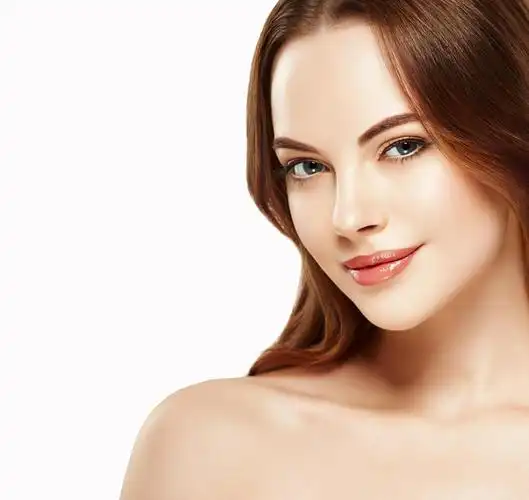 微笑的美女脸部特写