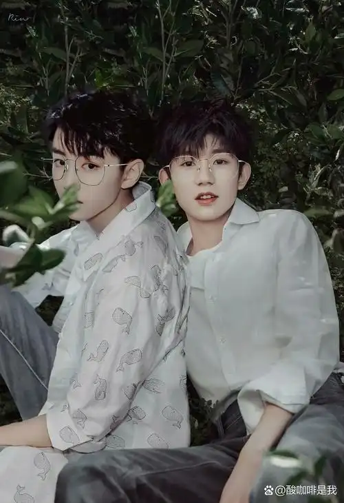 王源演唱会王俊凯温馨送花篮,展现深厚友情 在王源最近的演唱会中,一