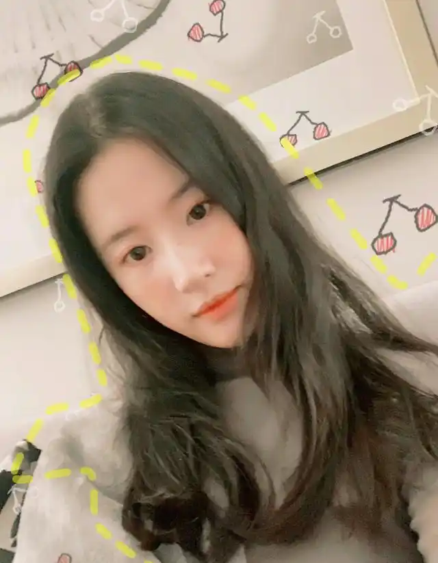 刘亦菲素颜晒自拍,向粉丝求书单分享,敷面膜颜值越来越精致_生活