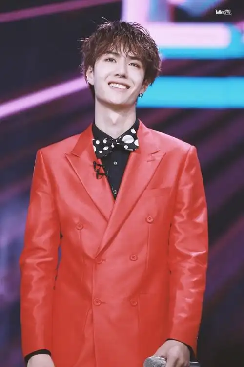 180603 创造101第三次公演录制 @uniq-王一博 cr:logo