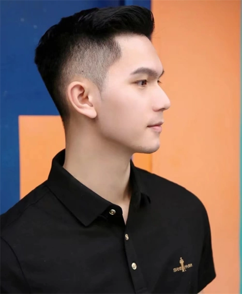 经典侧分油头发型 让你气质轻松提升_男士短发 - 美发站