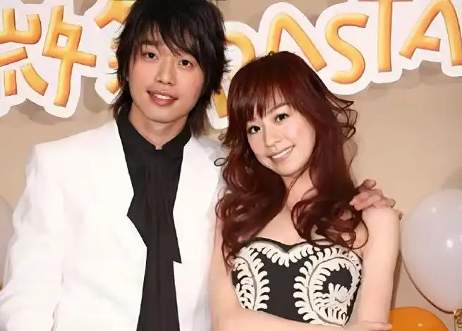 王心凌张栋梁合影