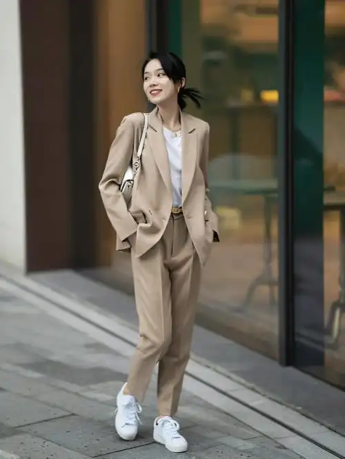 小个子穿搭早秋通勤怎么穿西装77小白鞋