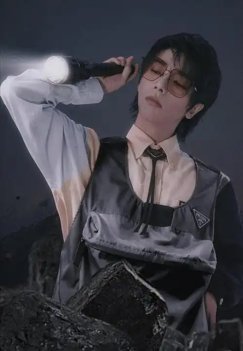 华晨宇超a高清壁纸