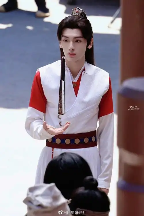 萱萱#翟潇闻《了不起的曹萱萱》路透救命98县令大人古装也太帅了叭