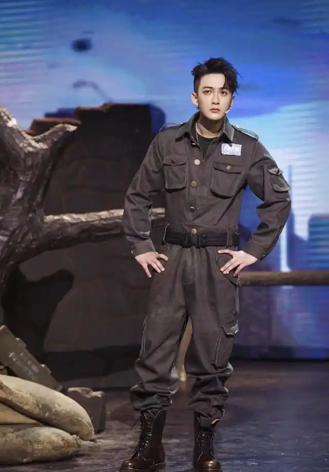 有颜值有实力,参演了许多优秀的作品,他怎么就火不了?