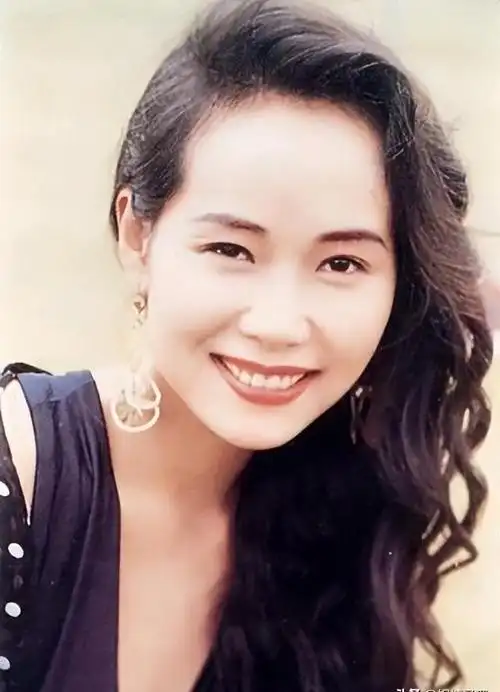 "不老女神"都是假的,58岁刘嘉玲素颜,撕开多少中老女星的假面