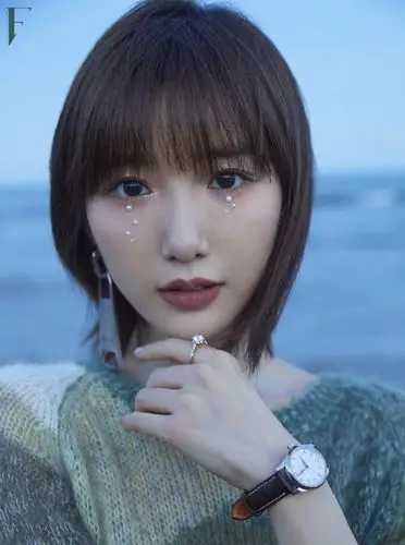 简介:毛晓彤时尚优雅旅拍写真图片,分享一组毛晓彤图片给大家,图中的