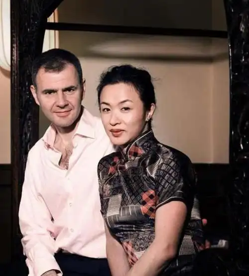 金星:前半生是男人,娶了外国妻子,后半生是女人,嫁给外国老公