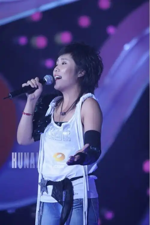 2005年的《超级女声》可以说是选秀综艺的巅峰,在那个夏天,李宇春