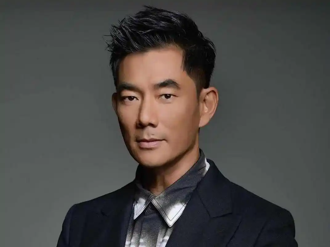 女孩小的时候患有先天性心脏病,家里十分困难,@任贤齐 看到新闻后向