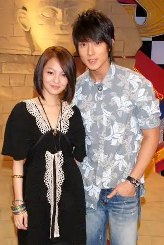 张韶涵吴尊率领《公主小妹》剧组人员上"我猜"