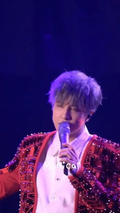 薛之谦演唱会限定蓝发#咱就老薛这个蓝色头发真的好酷, 期待今晚√祆