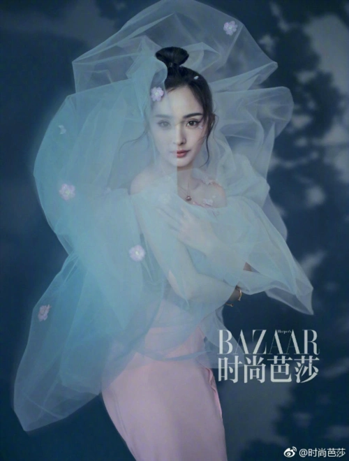 杨幂生日时尚芭莎写真全套高清图 抱白狐置身花海仙气十足