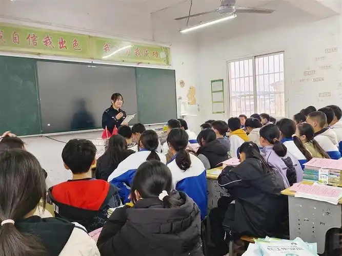 11月14日,湖北枣阳市公安局琚湾派出所深入琚湾第二中学开展禁毒宣传