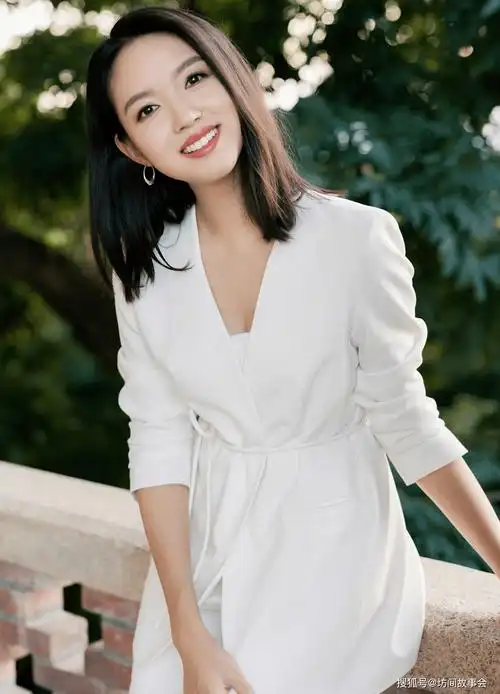 在娱乐圈的发展中,张梓琳并不仅限于模特职业.