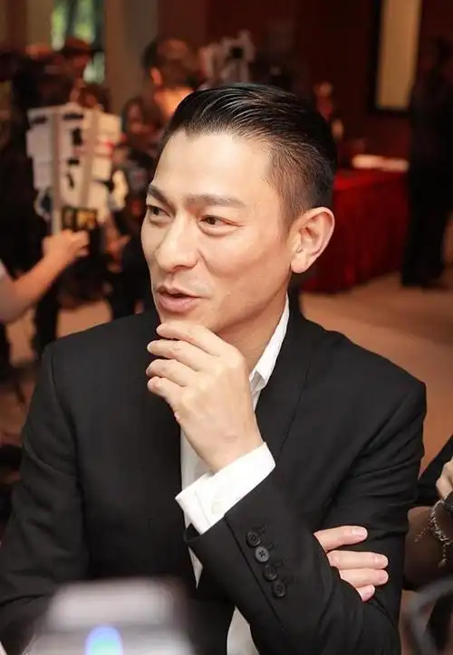 《扫毒2》被批剧情散乱不如《扫毒1》,网友反呛:就是去看刘德华