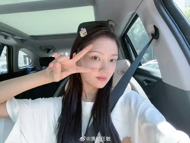 路人偶遇任敏生图##任敏自拍vs他拍