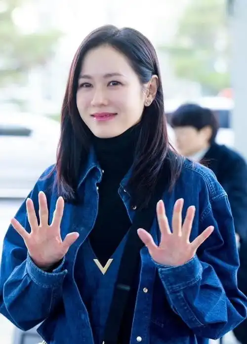 孙艺珍机场路透状态