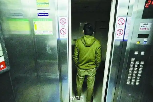 回顾电梯霸凌事件:男子嚣张称自己就是黑社会!官方回应来了