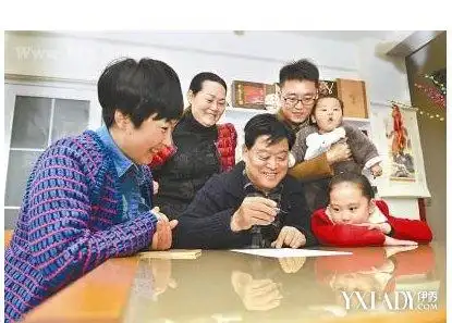 网曝杨洋家人照片大家称赞杨洋高颜值都是家族遗传