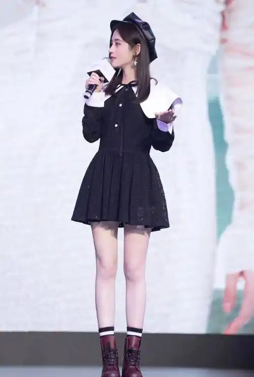 难怪那么多人喜欢穿高腰裤,当1米59鞠婧祎穿出小细腿,我服了_身材