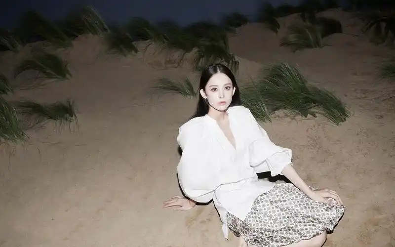 古力娜扎夏日度假风高清桌面壁纸