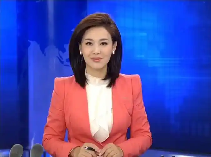 《新闻联播》9月第四位新人,女主播郑丽是首位非播音专业毕业的主播