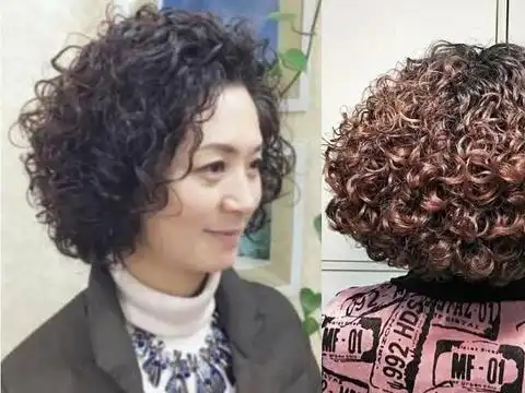 现在的老年人对于发型和穿搭也越来越讲究,去理发店做头发的时候都