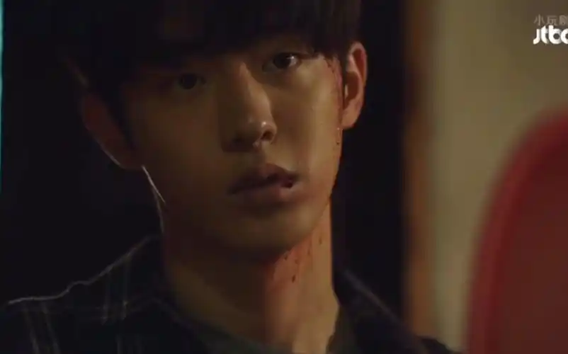 男主角受伤吧耀眼俊夏为了赶走渣爹自残报警接着又失去了奶奶哭的太让