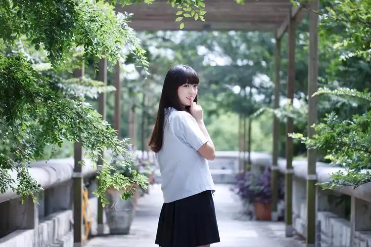 清华大学校花米花乔清新校服写真桌面壁纸