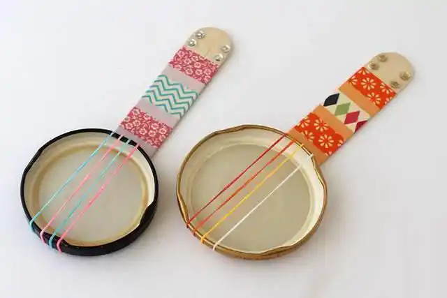 幼儿园废物利用瓶盖手工自制乐器班卓琴(步骤图解)这种起源于西非的