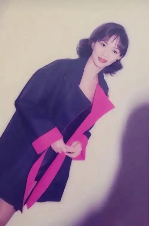 梅艳芳壁纸,她不仅是香港的女儿,更是华语乐坛的瑰宝