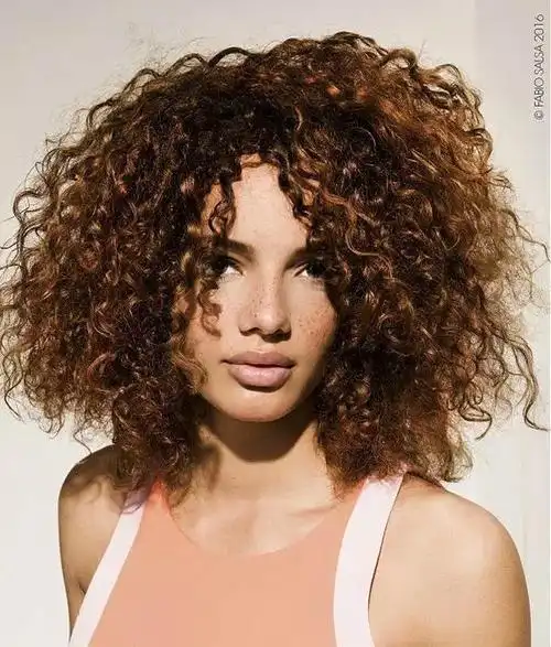 螺旋卷卷发效果:泡面头适合脸型:任何脸型