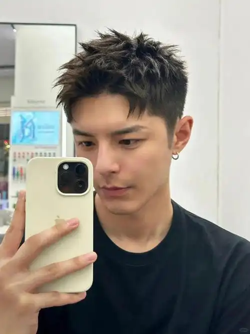 90后男生别留"幼稚"的发型,这3款阳光帅气,剪完不帅你打我|寸头|刘海