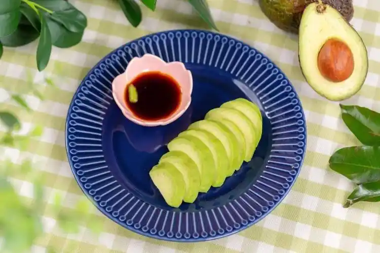 蘸酱油蘸盐蘸辣椒粉网上奇葩水果吃法太上头了