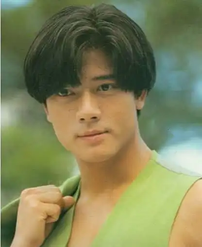 张一山走"复古路线",做郭富城同款发型,回到八十年代的感觉!_腾讯新闻