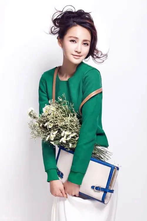 p>张歆艺,1981年5月29日出生于 a target="_blank" href="/item/四川