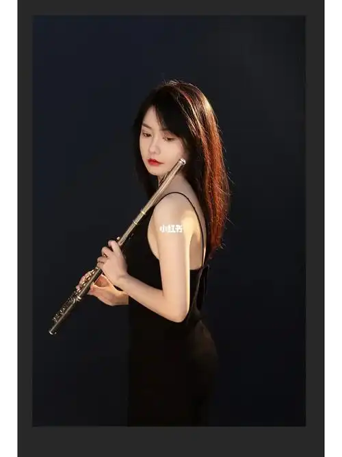 学长笛的女生真的太温柔了在自己的热爱里闪闪发光安庆艺术生肖像照