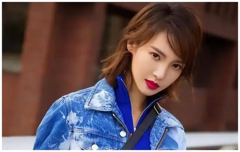 金晨取关胡夏分手,双方见家长后闹掰,恋情维持仅5个月不到_什么_美女