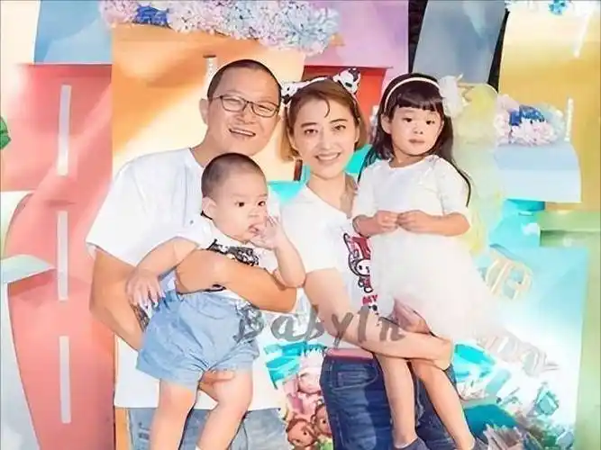 演员梅婷我这辈子最正确的决定,就是40岁高龄为二婚丈夫生二胎