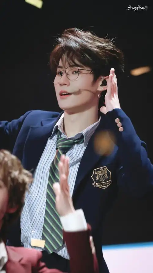 张真源奔跑吧##时代少年团cha了初雪