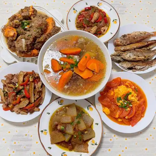 家常菜晚餐记录香干炒肉粉蒸排骨海鱼