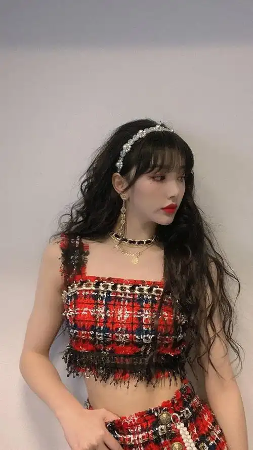 元气爱豆孔雪儿来了,唱跳俱佳,舞台精彩,看近期美照吧