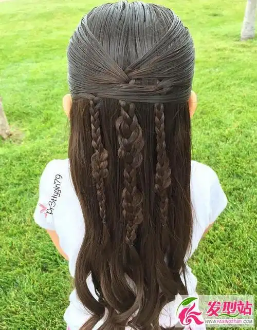 半扎发儿童舞蹈编发大全:双马尾20款最新儿童舞蹈表演编发发型,彩带