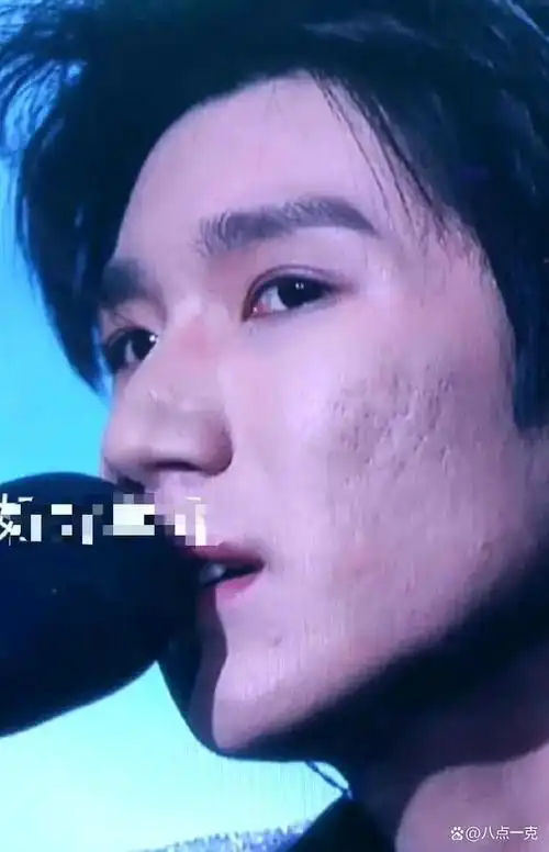 王源就总是备受争议,据悉王源是比欧阳娜娜还高一级,如今在读6年的