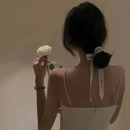 不露脸温柔风网红感女生头像|美女|绝绝|仙女|混血儿_网易订阅