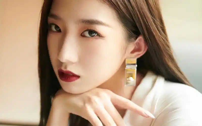 孟美岐酷飒性感图片桌面壁纸