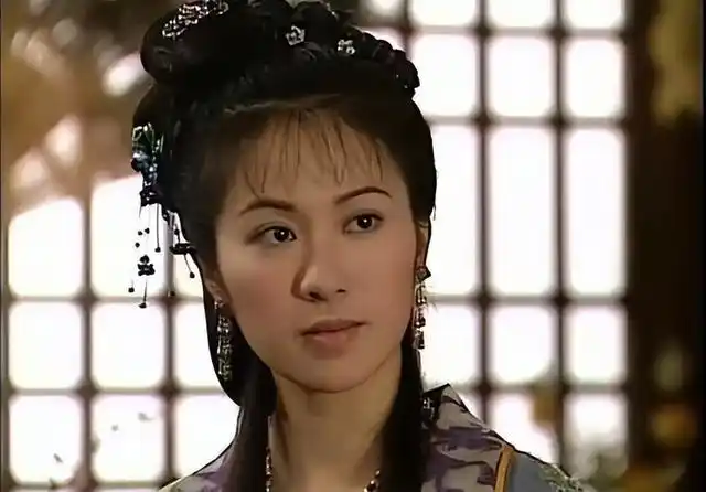 古装美人变大妈叶璇直播不顾形象放肆吃喝胸部下垂被质疑怀孕