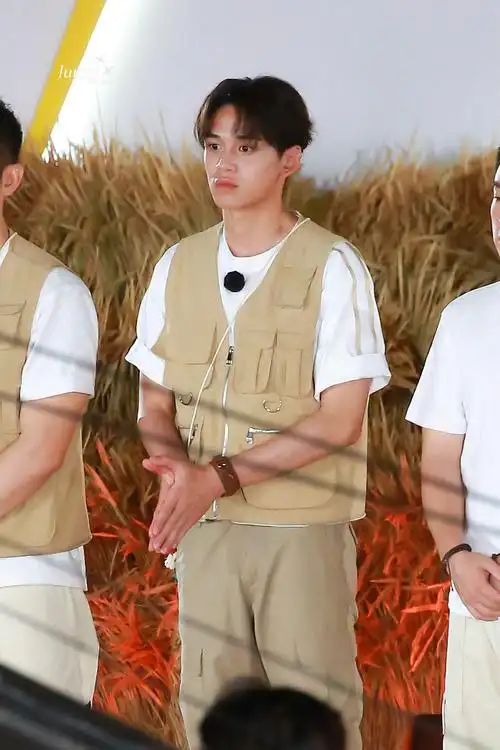 黄旭熙lucas0530三亚奔跑吧录制路透